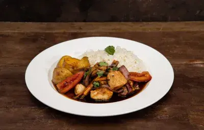 Saltado de pollo Saltado de pollo