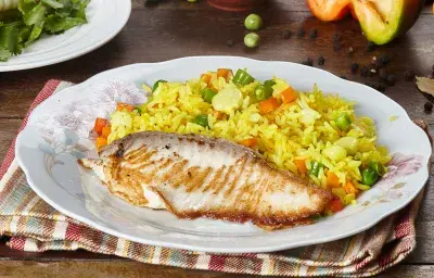 Arroz a la Jardinera con Pescado Arroz a la Jardinera con Pescado