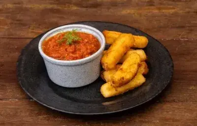 Deditos de Queso con Dip de Tomate Deditos de Queso con Dip de Tomate
