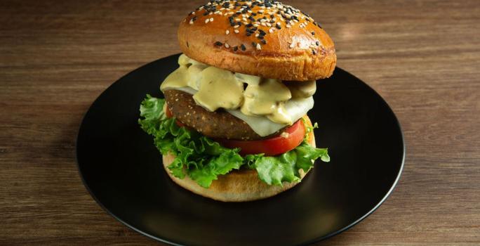 Hamburguesa de Quinua en Salsa de Champiñones