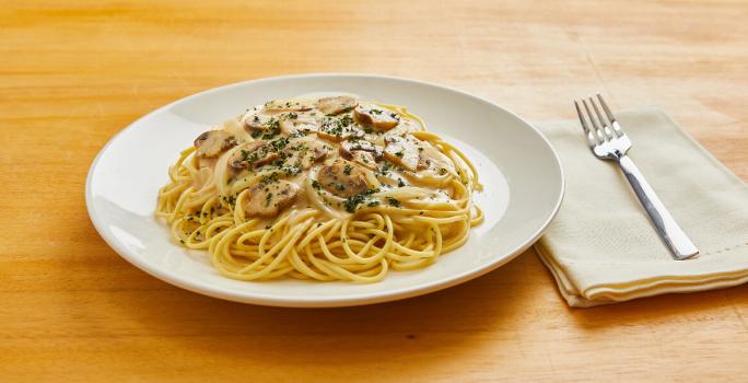 Tallarines en Salsa Blanca y Champiñones